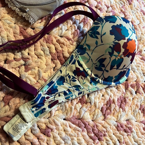 Calvin Klein One both are 34D - Picture 8 of 9